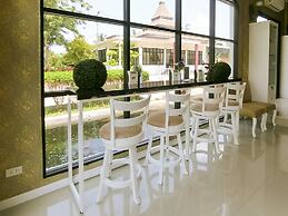 Aura Park Resort