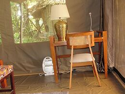 Ahadi Mara Camp