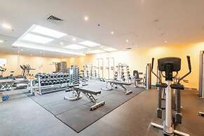 Charming 1BR in Fitzroy w/ Parking, Pool, + Gym!