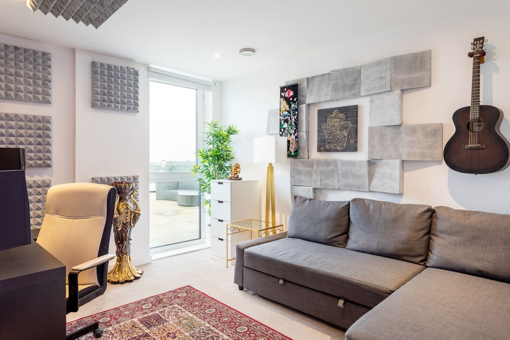 Stunning Brentford Penthouse