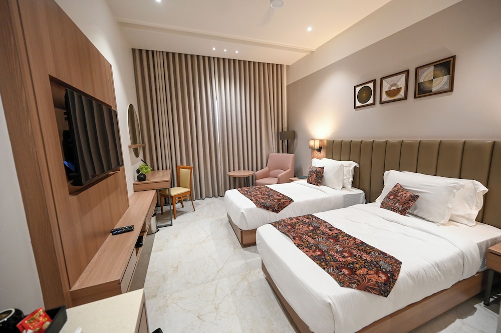 Kings Kraft The Park Executive Hotel