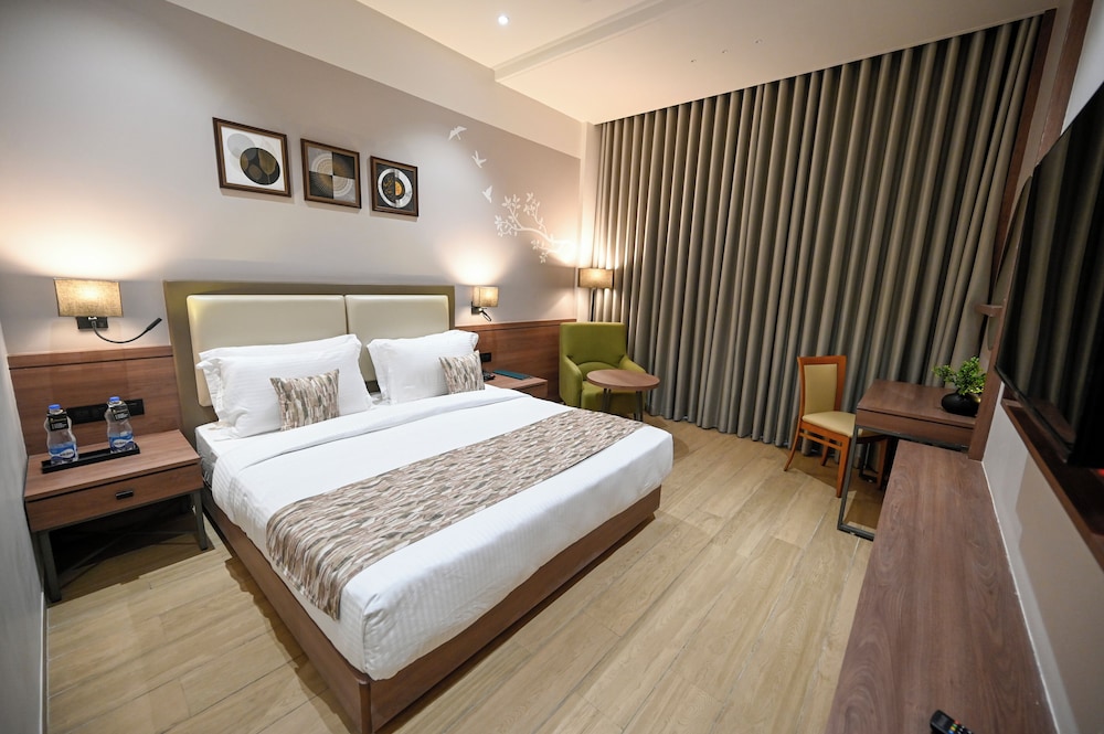 Kings Kraft The Park Executive Hotel
