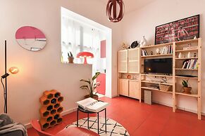 Chic Red Studio near Talpiot Market