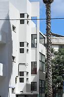 Chic Red Studio near Talpiot Market