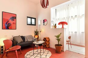 Chic Red Studio near Talpiot Market