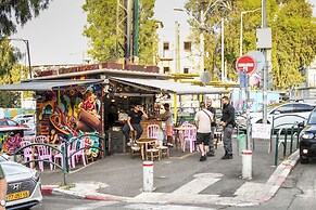 Chic Red Studio near Talpiot Market
