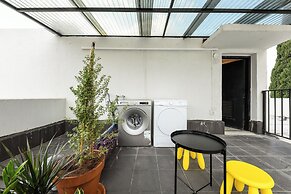 Chic Red Studio near Talpiot Market