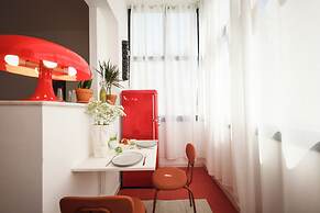 Chic Red Studio near Talpiot Market