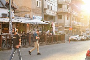 Chic Red Studio near Talpiot Market