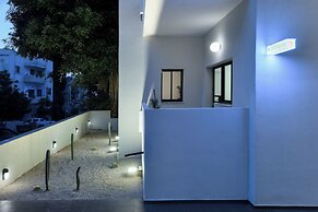 Chic Red Studio near Talpiot Market