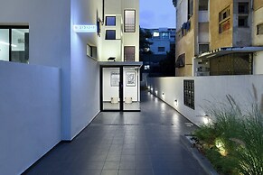Chic Red Studio near Talpiot Market