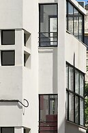 Chic Red Studio near Talpiot Market