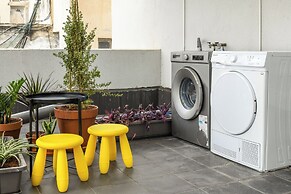 Chic Red Studio near Talpiot Market