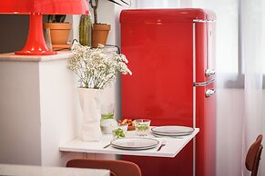 Chic Red Studio near Talpiot Market