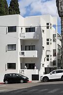 Chic Red Studio near Talpiot Market