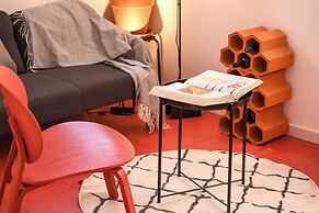 Chic Red Studio near Talpiot Market