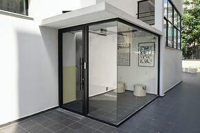 Chic Red Studio near Talpiot Market