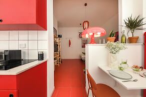 Chic Red Studio near Talpiot Market