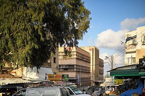 Chic Red Studio near Talpiot Market