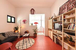 Chic Red Studio near Talpiot Market