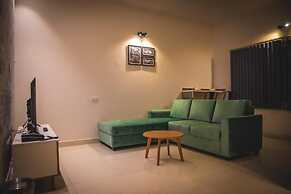 Eiffel Suites