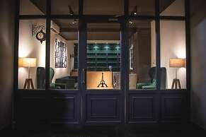 Eiffel Suites