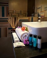 Eiffel Suites