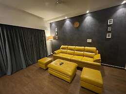 Eiffel Suites