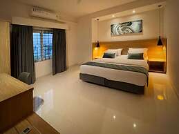 Eiffel Suites
