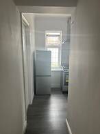 Captivating 2-bed Apartment in Ilford
