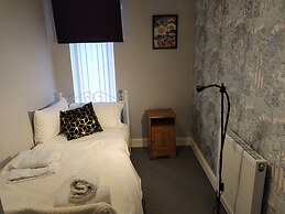 Comfortable 4-bed House in Hucknall, Nottingham