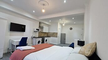 Impeccable 1-bed Apartment in Ilford