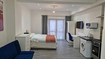 Impeccable 1-bed Apartment in Ilford