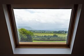 Limavady Cherry Tree Apartment, Sleeps 2 & Parking