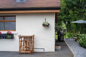 Limavady Cherry Tree Apartment, Sleeps 2 & Parking