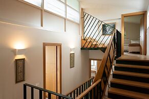 Villa - Sleeps 10 - Pool - Parking - Pool Table