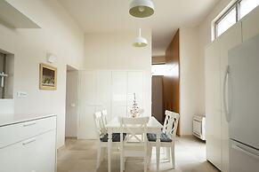Villa - Sleeps 10 - Pool - Parking - Pool Table