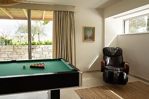 Villa - Sleeps 10 - Pool - Parking - Pool Table