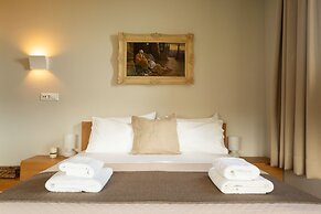 Villa - Sleeps 10 - Pool - Parking - Pool Table