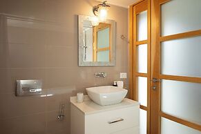 Villa - Sleeps 10 - Pool - Parking - Pool Table