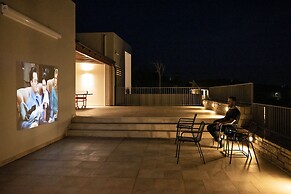 Villa - Sleeps 10 - Pool - Parking - Pool Table