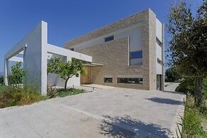 Villa - Sleeps 10 - Pool - Parking - Pool Table