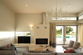 Villa - Sleeps 10 - Pool - Parking - Pool Table