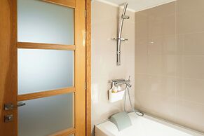 Villa - Sleeps 10 - Pool - Parking - Pool Table
