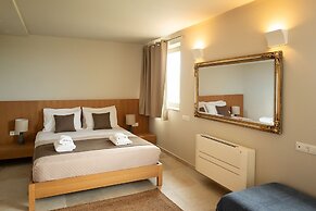 Villa - Sleeps 10 - Pool - Parking - Pool Table