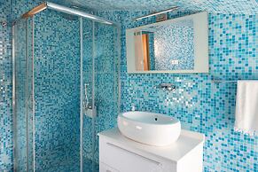 Villa - Sleeps 10 - Pool - Parking - Pool Table