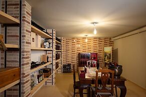 Villa - Sleeps 10 - Pool - Parking - Pool Table