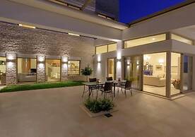 Villa - Sleeps 10 - Pool - Parking - Pool Table