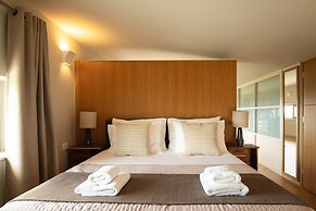 Villa - Sleeps 10 - Pool - Parking - Pool Table