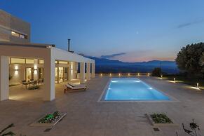 Villa - Sleeps 10 - Pool - Parking - Pool Table